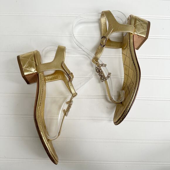 Chanel Gold Quilted CC Pearl Thong Sandals Metallic Lambskin 38.5 - Picture 2 of 16